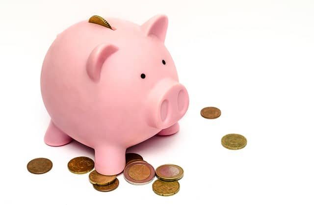 Canadian banks that allow online gambling represented by a piggybank