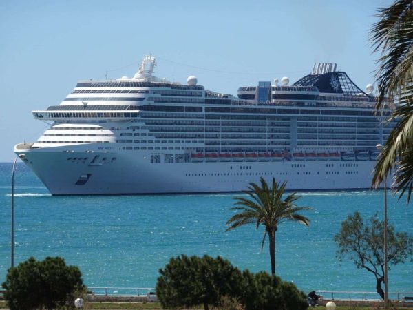 cruise-ship-gambling image