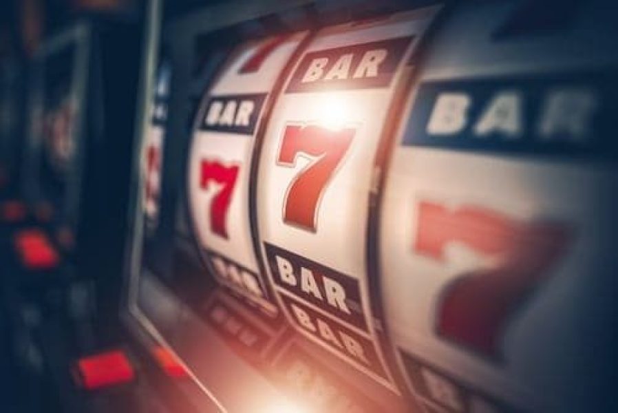 is_it_better_to_play_slots_fast_or_slow image